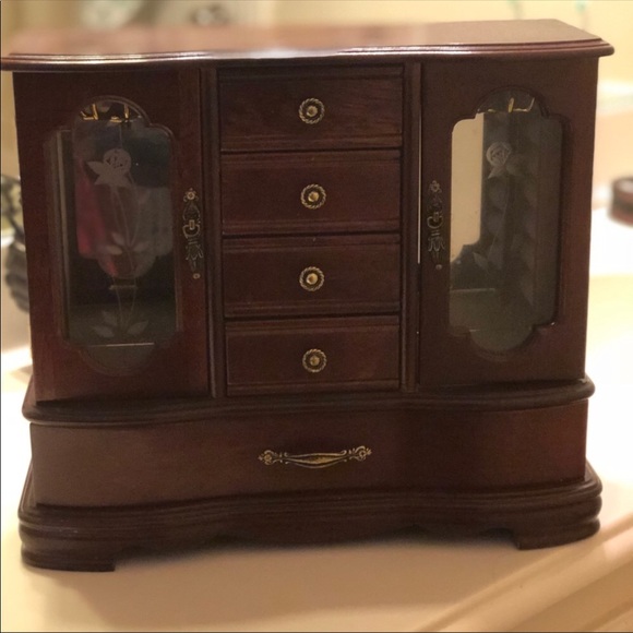 Jewelry - Beautiful wooden jewelry keeping box